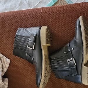 Dirty Laundry size 9 black ankle length boots